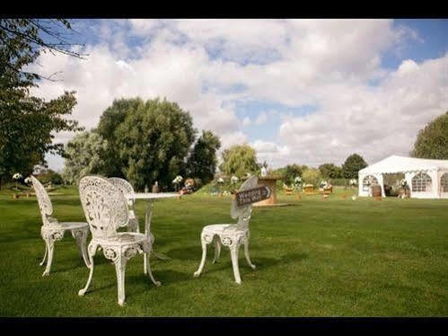 Skipbridge Farm Shepherds Huts Campground Green Hammerton Exterior foto